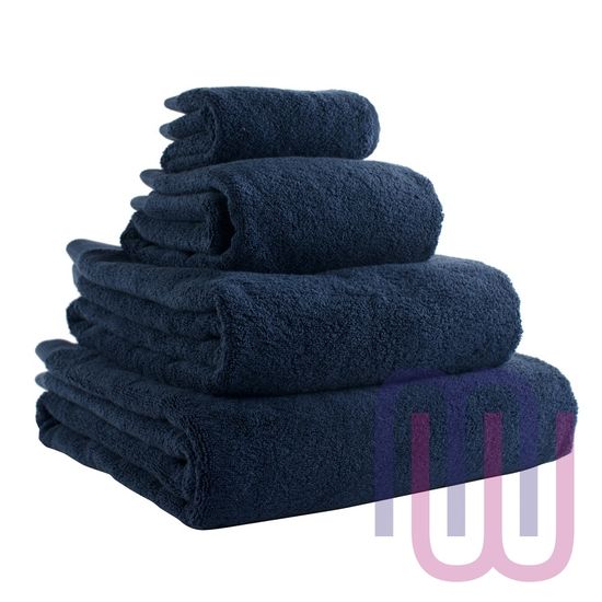 Полотенце банное темно-синего цвета