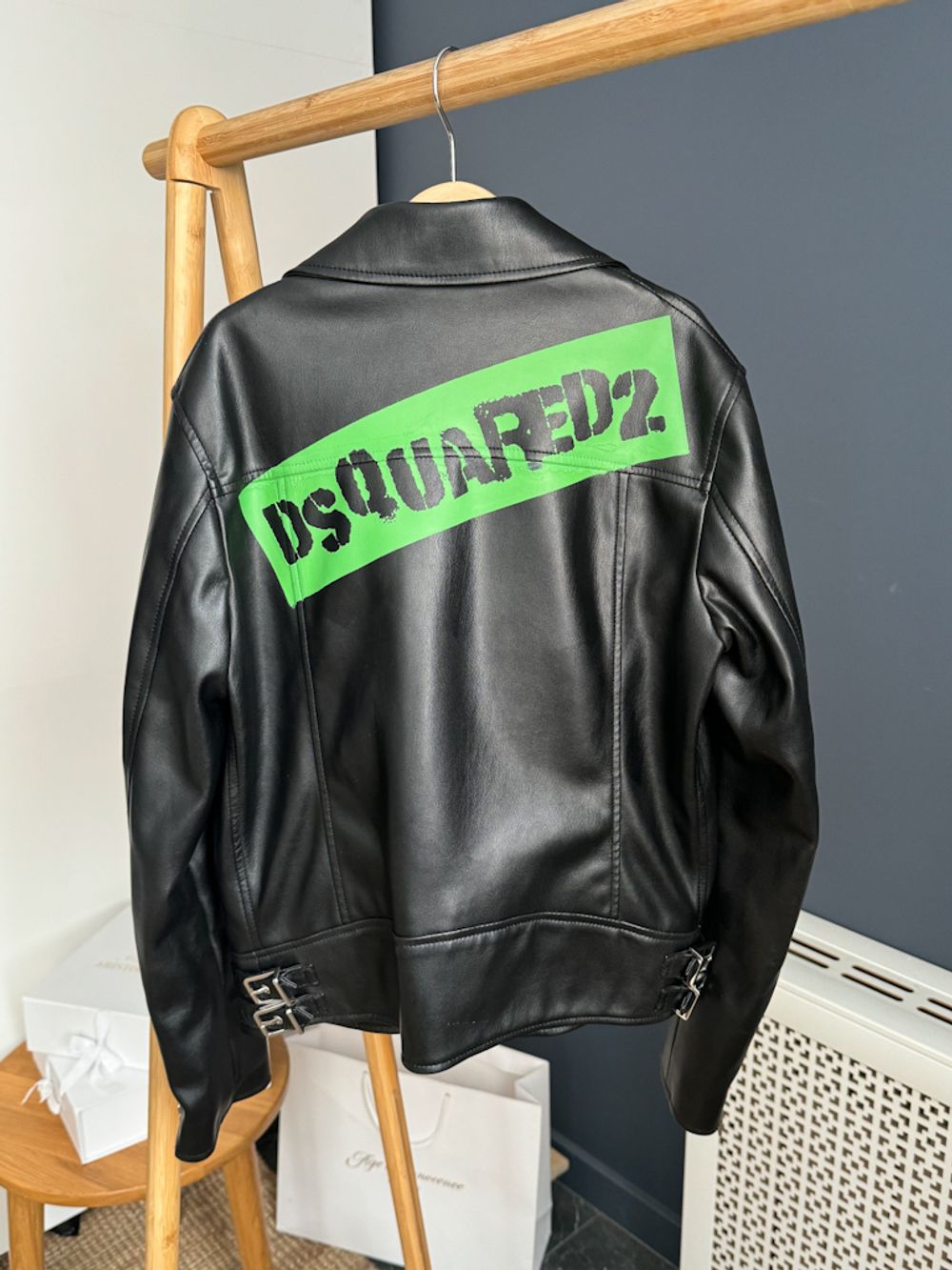 Новая кожаная куртка Dsquared2, 152