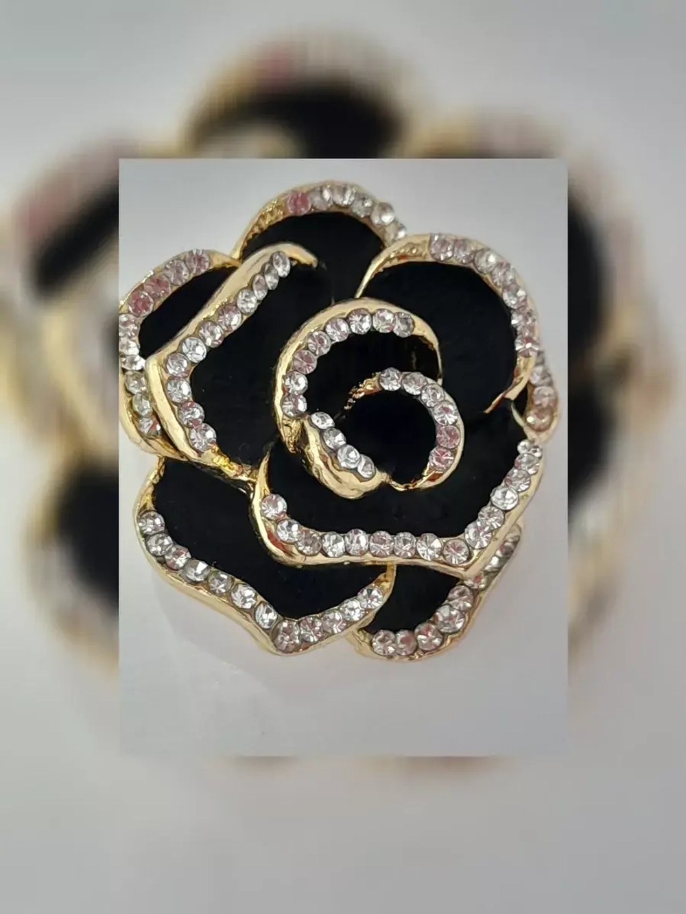 Брошь "Роза чёрная с золотом"