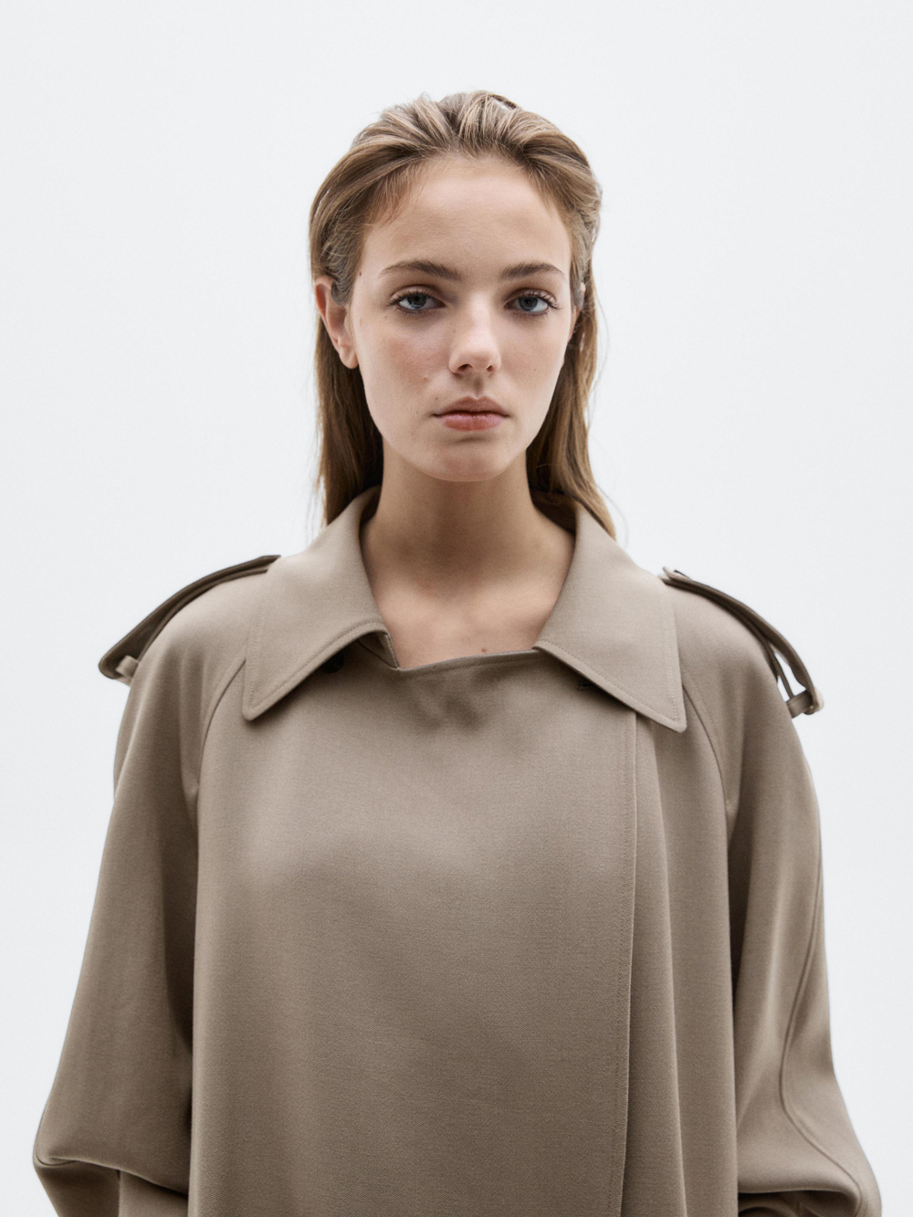 Massimo Dutti Длинное объемное пальто-тренч из 100% шерсти - Limited Edition, оливковый