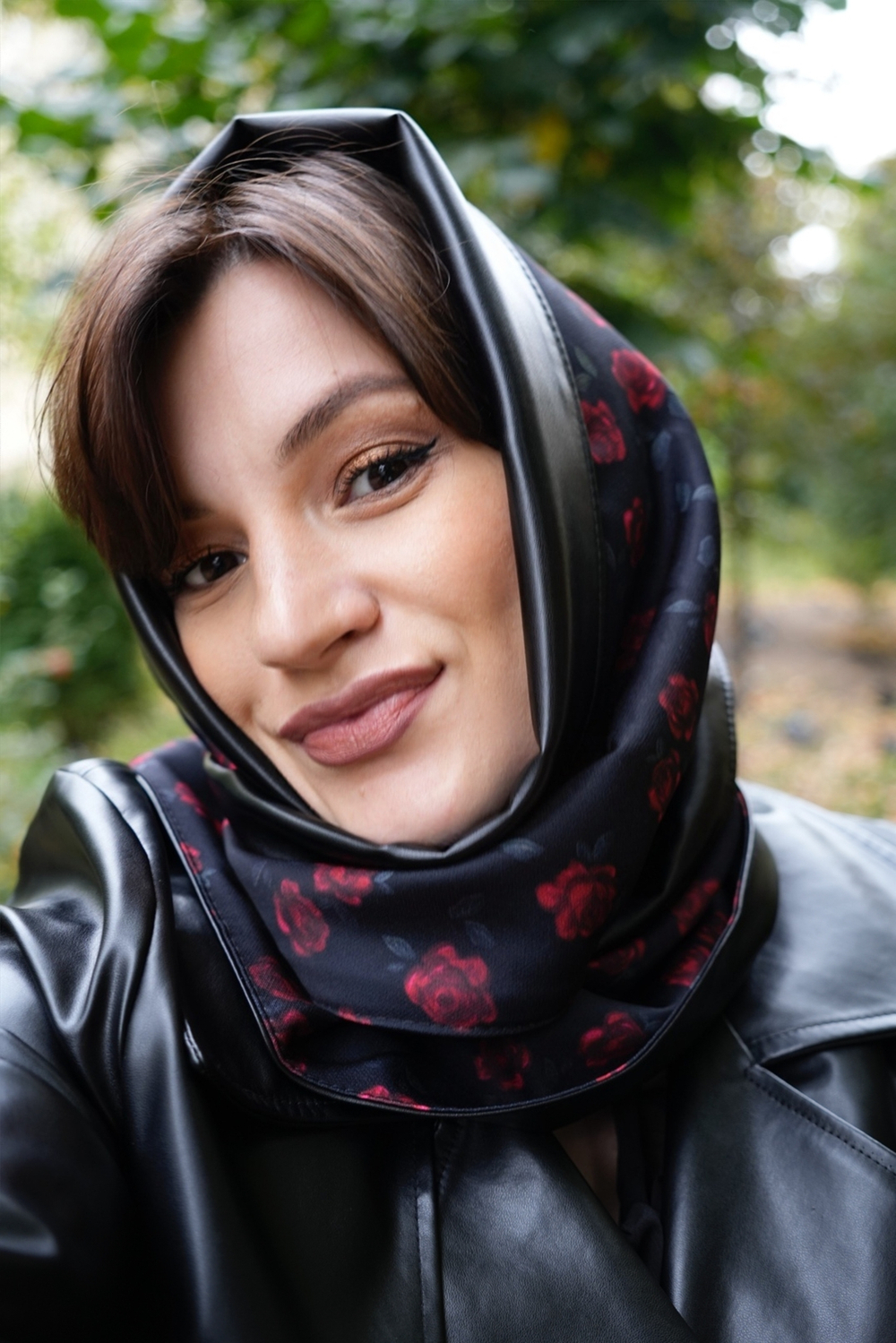 Косынка двухсторонняя «Розы в тени»