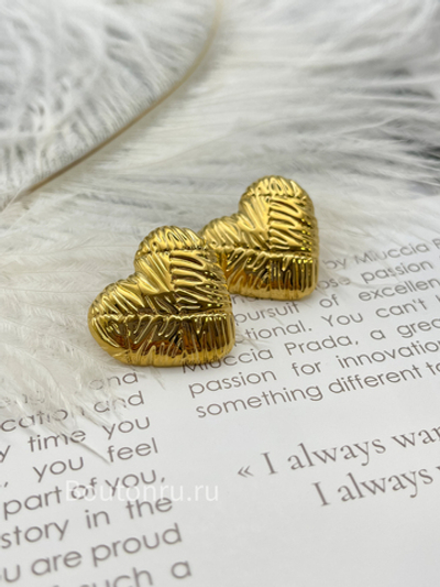 Серьги в форме сердца золотистые жатые