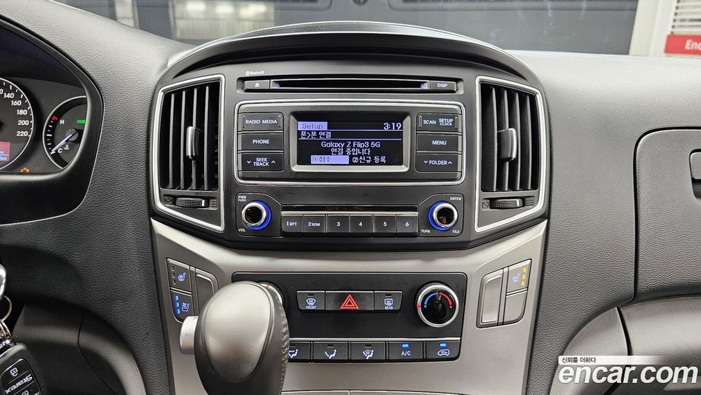Hyundai The New Grand Starex Van 5-и местный (03.2020)