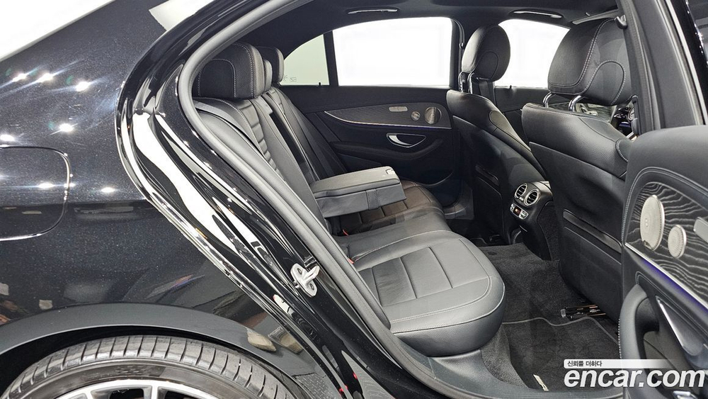 Mercedes-Benz E-Class W213 E350 4MATIC AMG Line (05.2022)