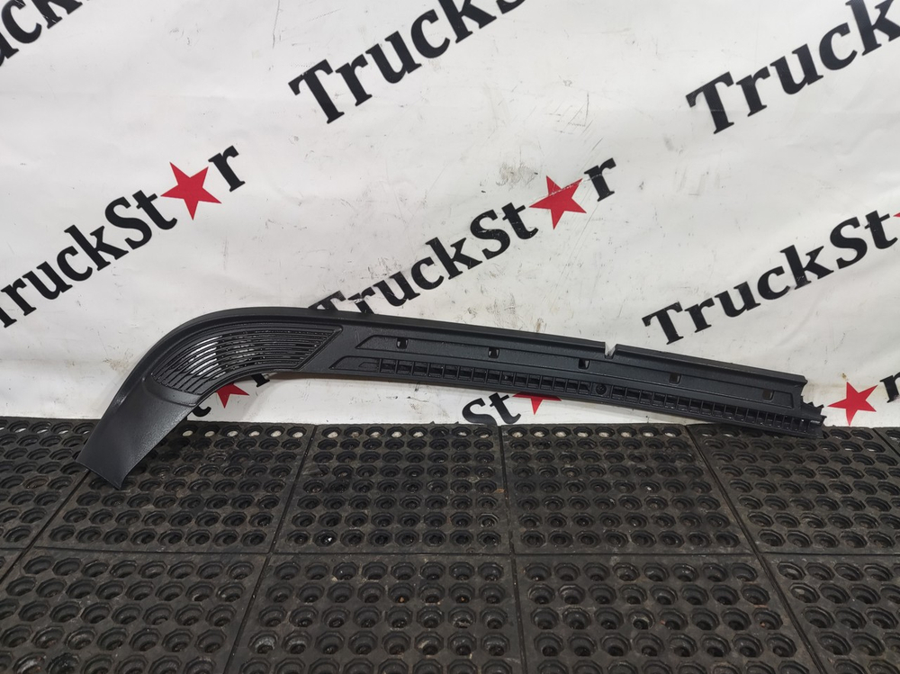 Решетка стеклоочистителя левая 2023г.