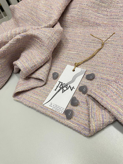 Костюмно-плательный смесовый твид букле (Alta Moda, 42%хлопок/30%полиэстер/14%акрил/11%полиамид/1%вискоза/1%лен/1%другие волокна, Нежно-розовая гамма с сиреневым и легким золотым люрексом, 135, 336 гр/м2)
