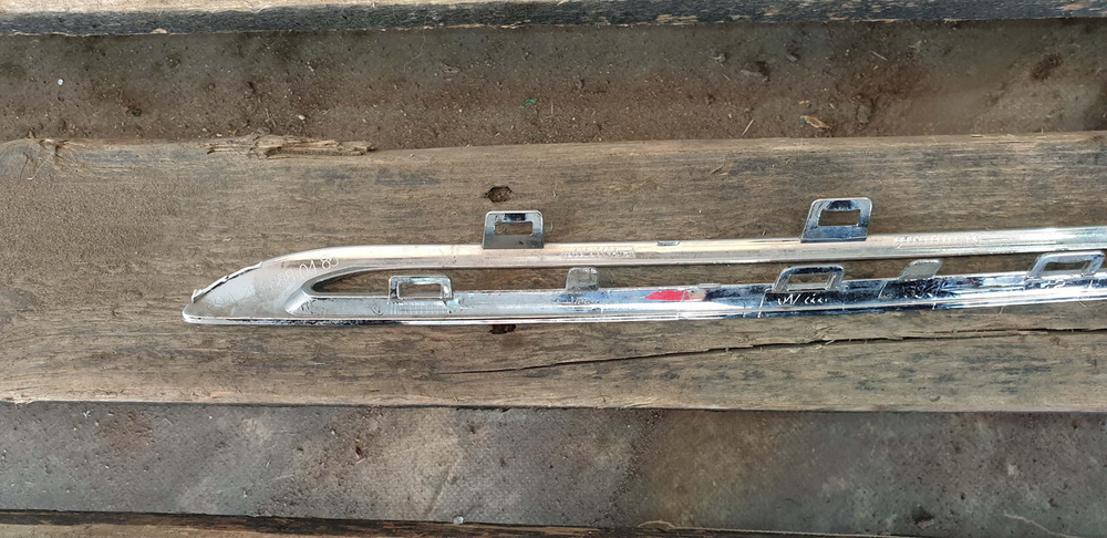 Молдинг решетки радиатора Mercedes GLC (X253) 15-19 Б/У Оригинал A2538880485