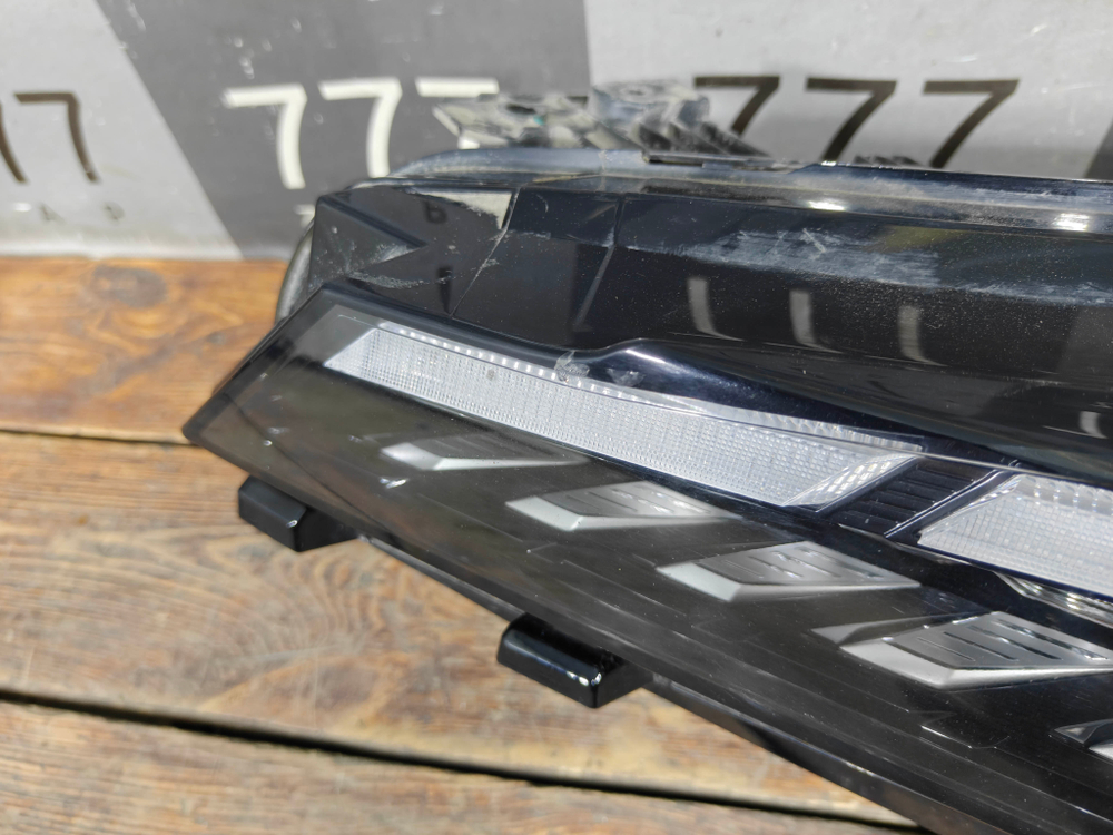 Фара левая LED Geely Coolray 23-нв Б/У Оригинал 7051055300