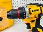 Шуруповерт бесщеточный аккумуляторный со стальным патроном DeWALT 18В