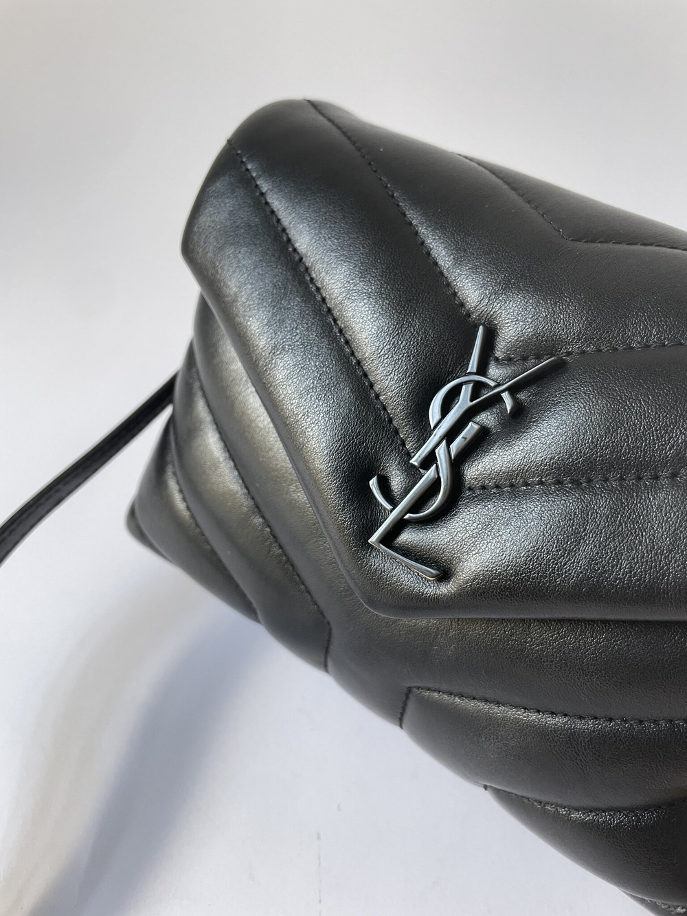 Сумка Yves Saint Laurent LouLou Tablet Holder Flap Bag Matelasse