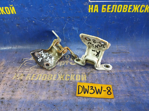 Петля двери задней левой MAZDA DEMIO 1998