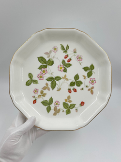 Блюдо 24,5см Wedgwood, Wild Strawberry