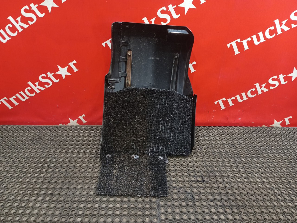 Крыло (дефект) переднее правое задняя часть 2019г