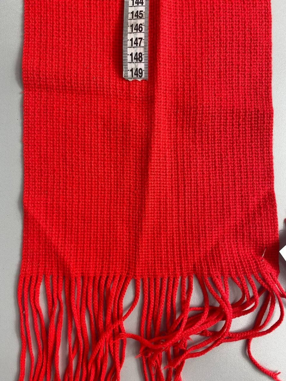 Шарф с кисточками