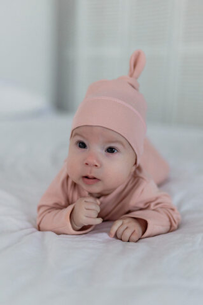 Шапочка с узелком светлая пудра