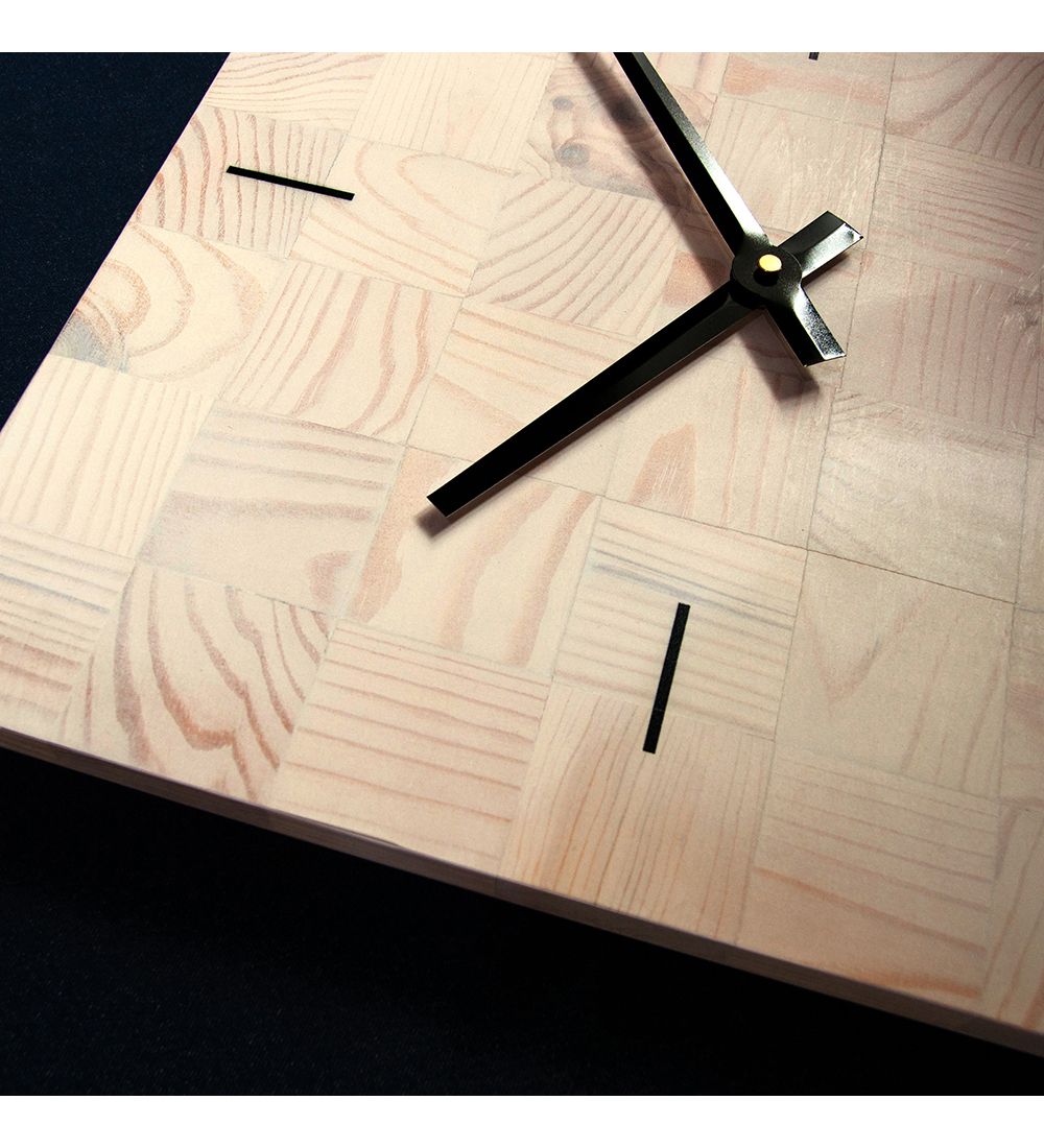 Салют SLT- 22 Часы настенные «CHESS WHITE WOOD»