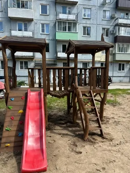 Двойной домик с двумя горками,скалолазом и переходом арт. 1005