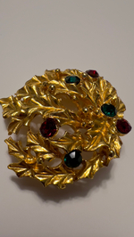 Новогодняя брошь остролист с кристаллами