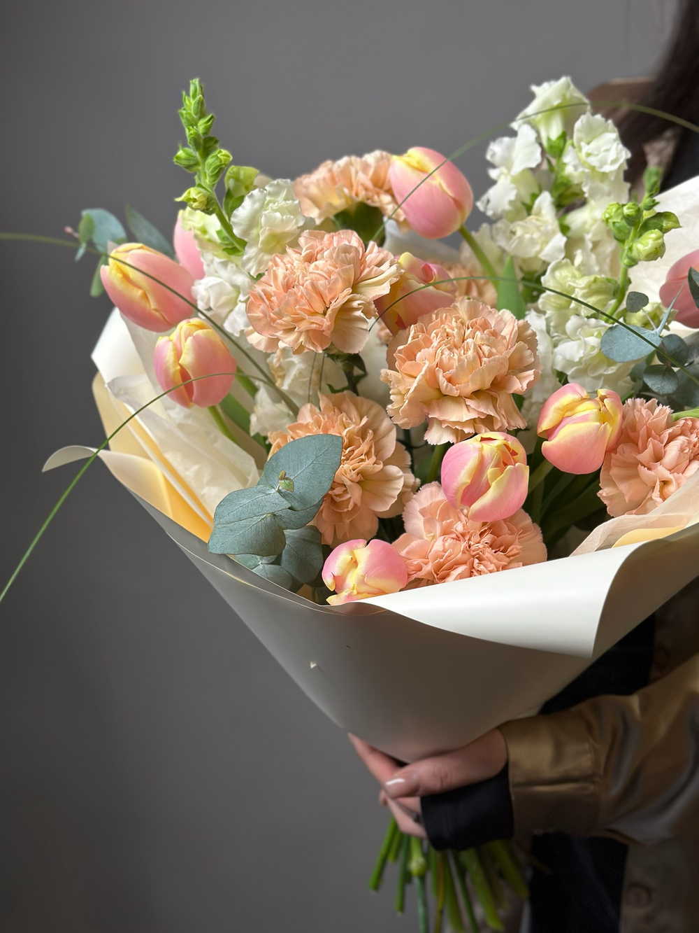 Сборный букет «Персиковая луна»