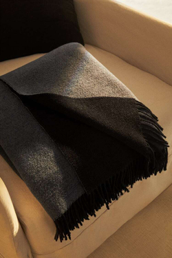 ZARA HOME ОДНОТОННЫЙ ПЛЕД С БАХРОМОЙ, СИНИЙ