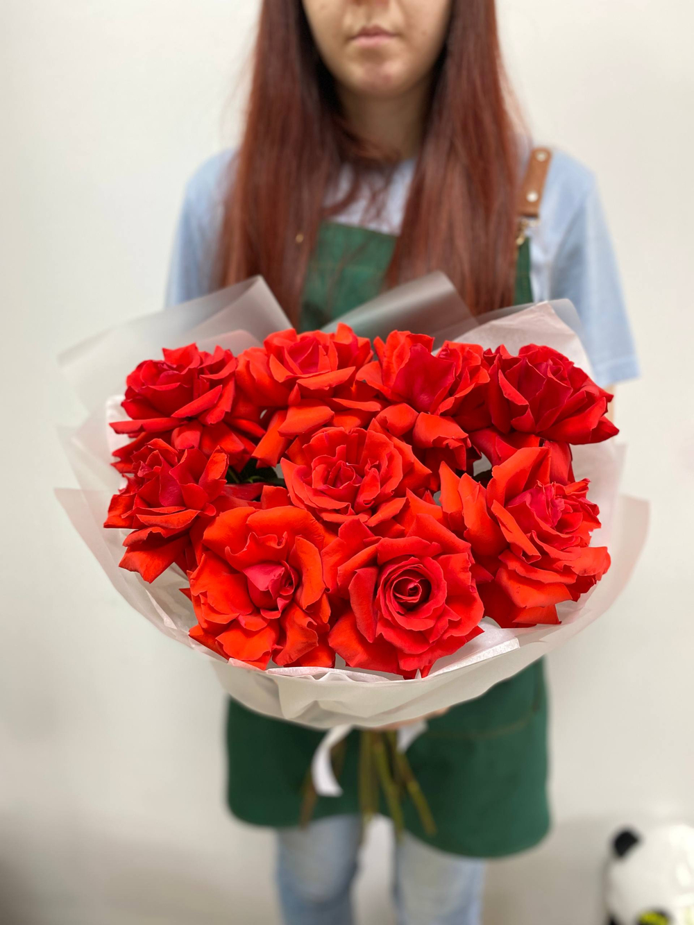 Объемный яркий букет из 9 французских роз.