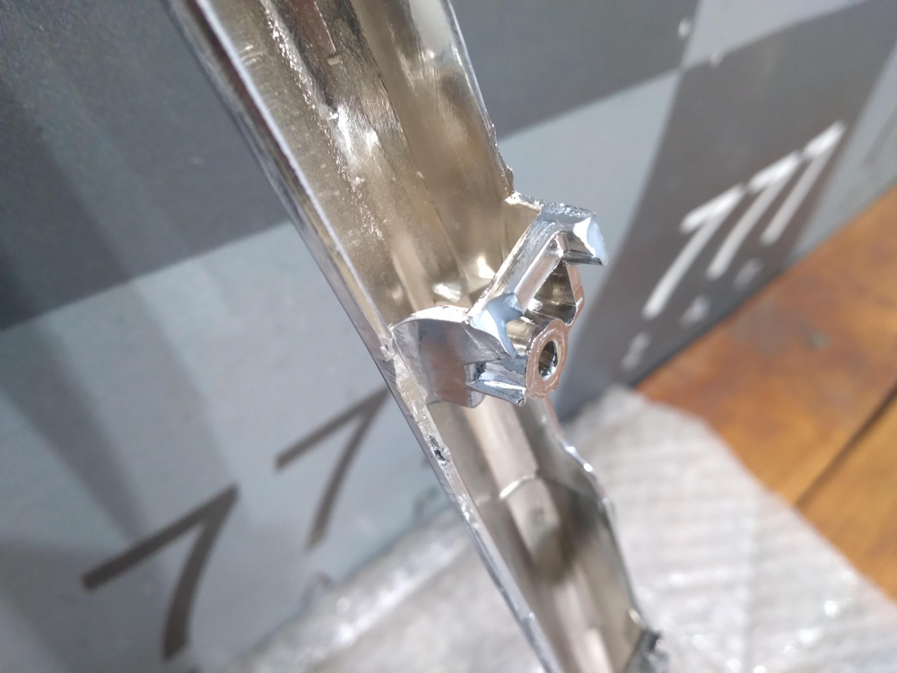 Молдинг решетки радиатора Mitsubishi Outlander 2 (XL) 09-13 Новое  6400C902