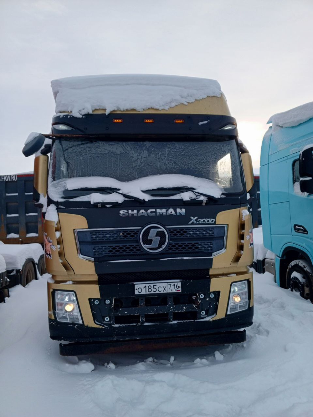 Shacman (Shaanxi) SX* 6x4 Седельный тягач SX42584W324C (Дизельный, 10,8 л, 441 л.с., МТ)