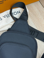 Сумка-слинг Louis Vuitton