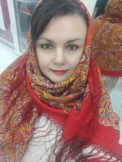 Платок из уплотненной шерстяной ткани с шелковой бахромой