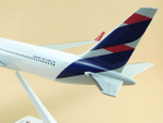 Модель самолета Boeing 767-300 (М1:100, LatAm)