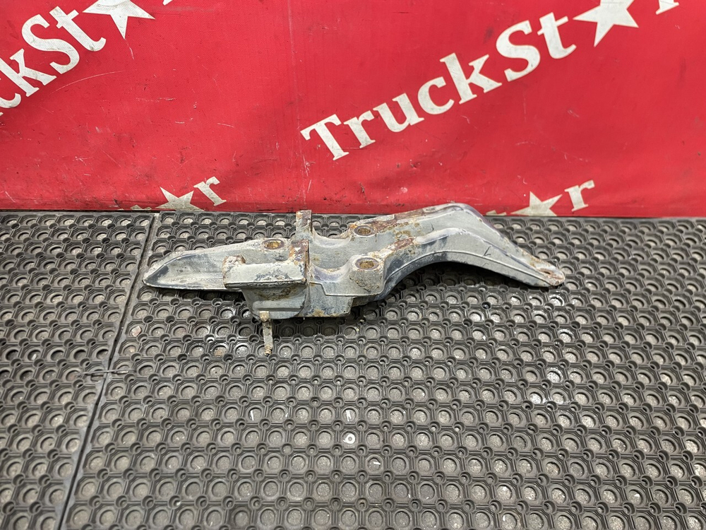 Кронштейн пневморессоры правый