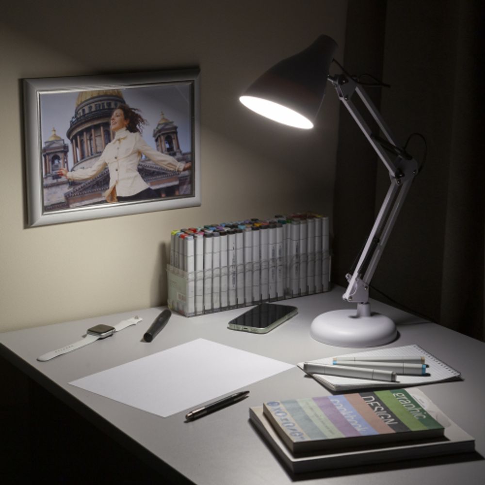 Настольный светильник ЭРА N-123-Е27-40W-W белый | Настольные светильники под лампу