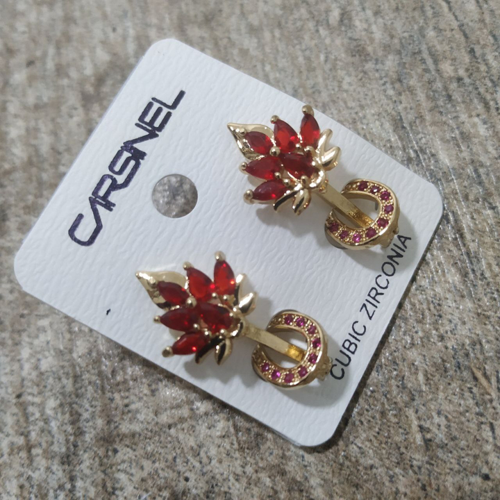 Серьги на англ.заст. Лотос с подковой кристалл цвет красный металл золотистый