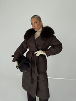 Пуховик с воротником и манжетами в длине миди