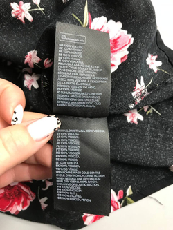 Блузка H&M из вискозы, с яркими цветами 42 размер