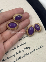 Пуговицы овальной формы золотистые с фиолетовым камнем