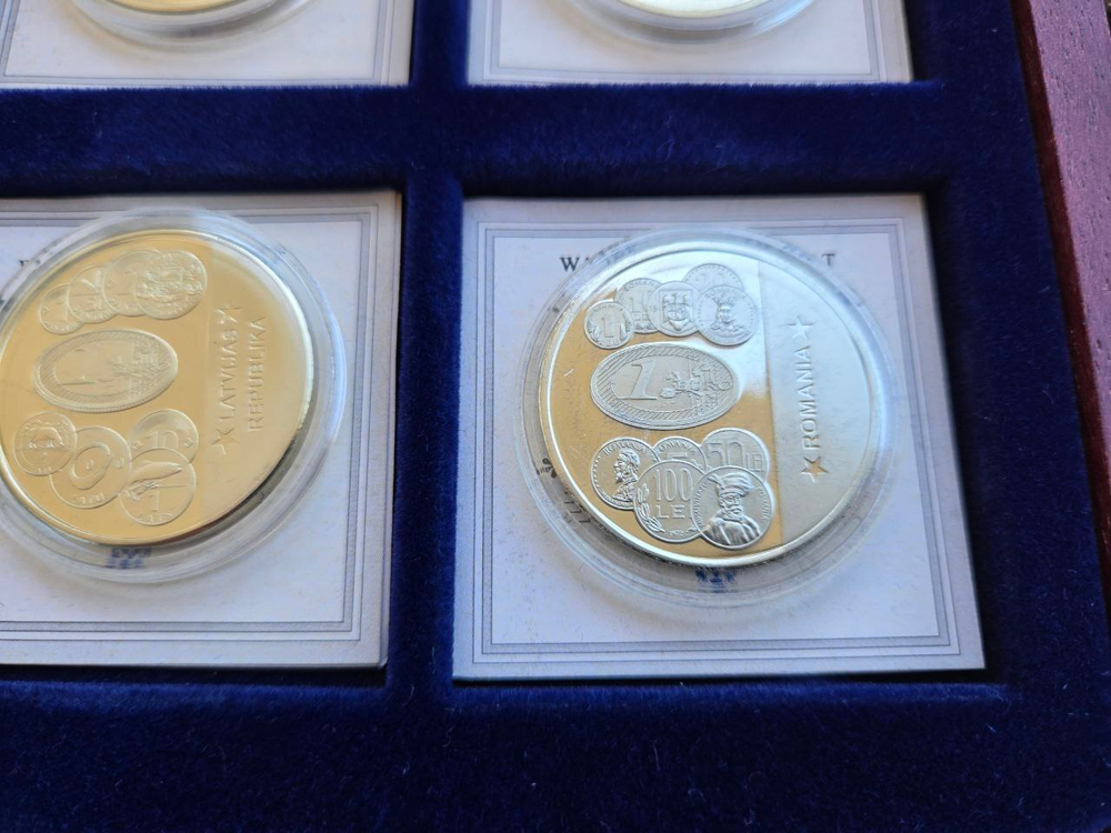 Europe. Exquisite Collection of 12 Euro-Themed Medals — A Numismatic Treasure in a Luxurious Display Case