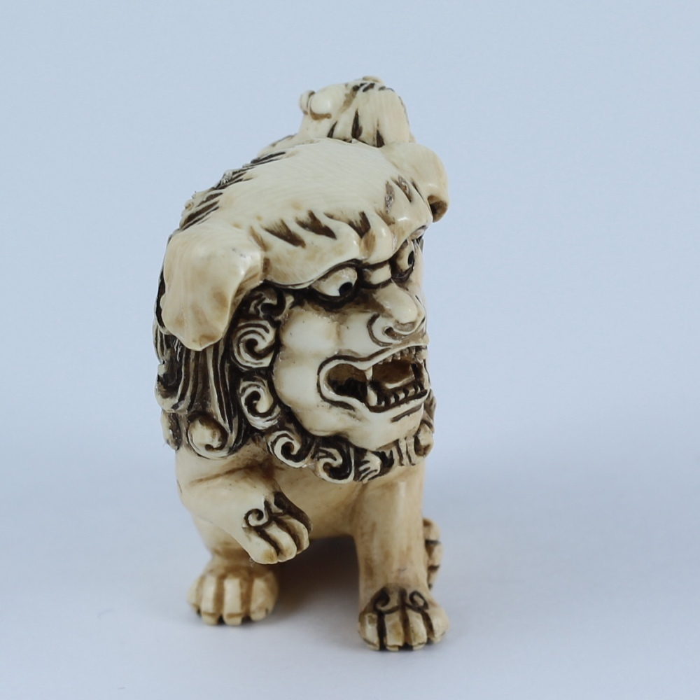 Статуэтка Нэцкэ Священная собака Фу со своим щенком (мамонт)