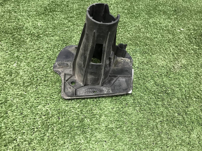 Стакан форсунки омывателя правый BMW X5 F15 (2013-2018)