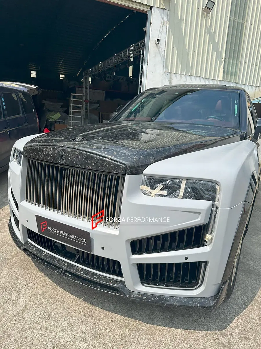 Обвес переделка для ROLLS-ROYCE CULLINAN СЕРИИ 1 2018 - 2025 в ROLLS-ROYCE CULLINAN СЕРИИ 2 РЕСТАЙЛИНГ Ролс Ройс Куллинан