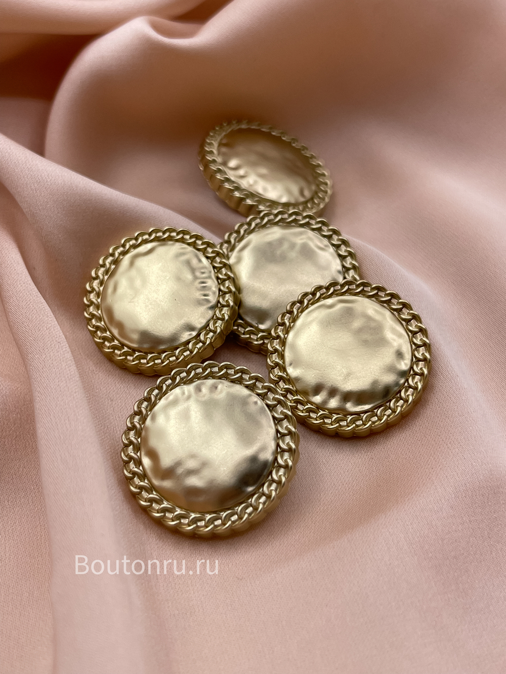 Пуговицы мятые в матовом золоте край косичка