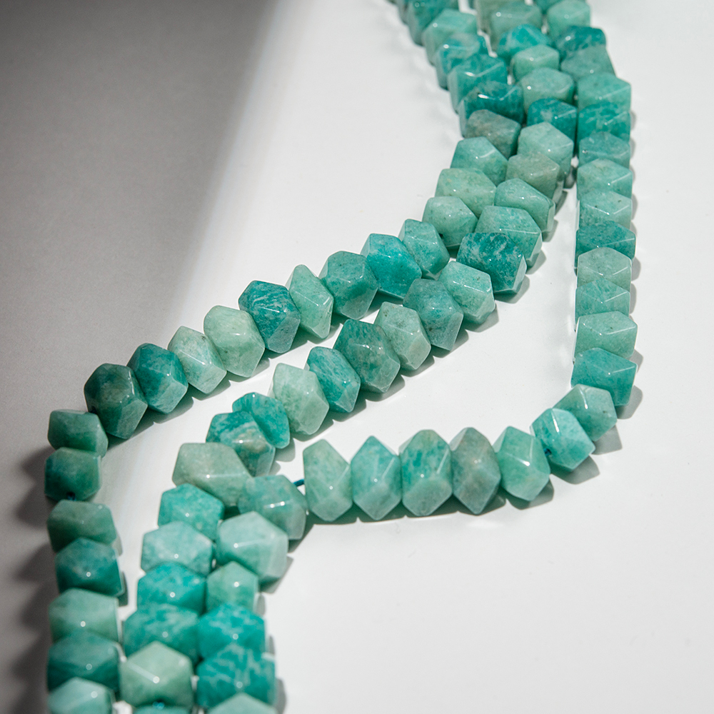 Амазонит натуральный, фриформ, микроогранка 7-12*5-9мм