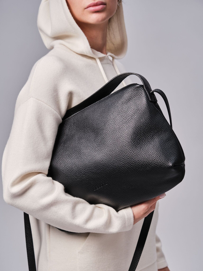 Сумка кожаная на плечо багет черная