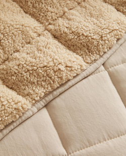 Zara Home - Двустороннее покрывало с будущим боррегито, бежевый, 180х250 см