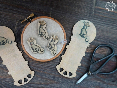 Шесть мотков мулине + бобинка и магнит "Кот. Бестиарий"