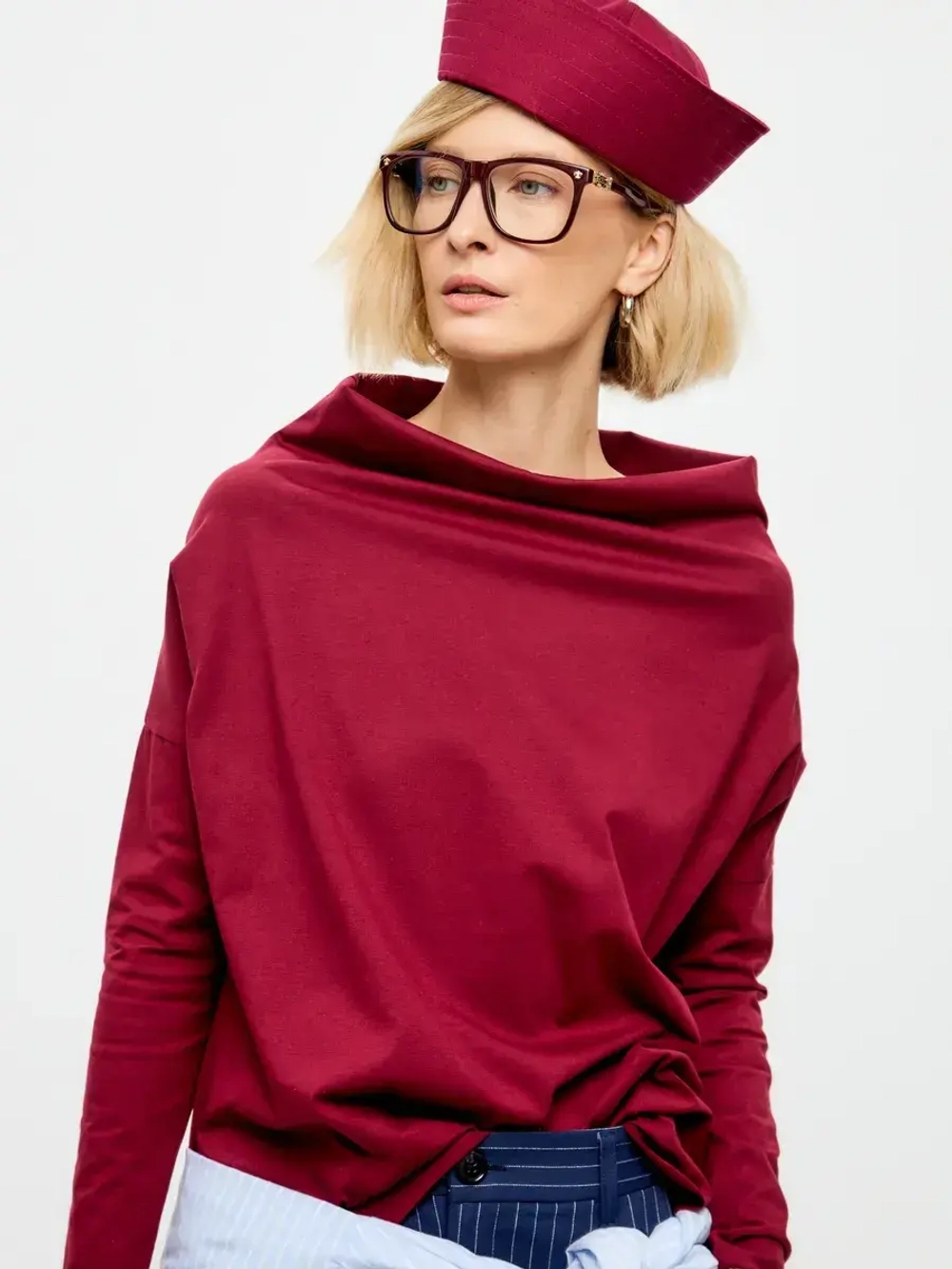 Лонгслив оверсайз с вырезом лодочка