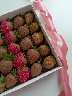 Клубника в шоколаде " Роскошная сладость"