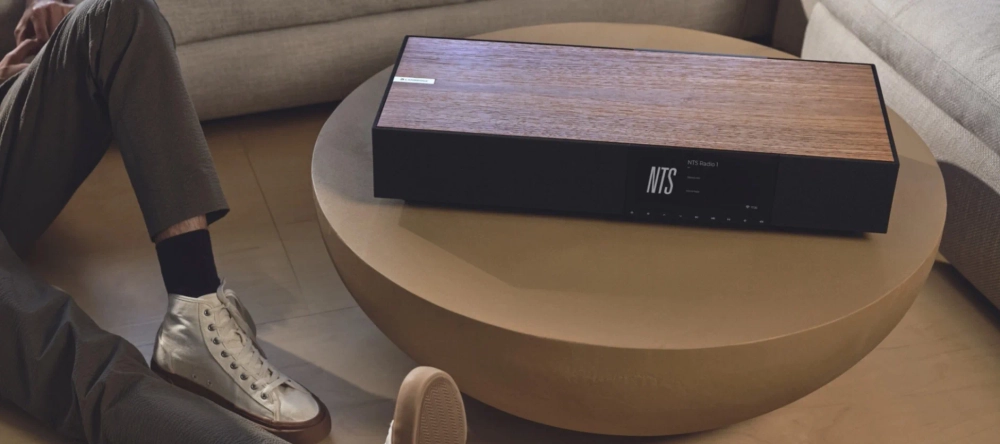 Cambridge Audio Evo One Black Walnut — универсальная стриминговая акустическая система «всё в одном»