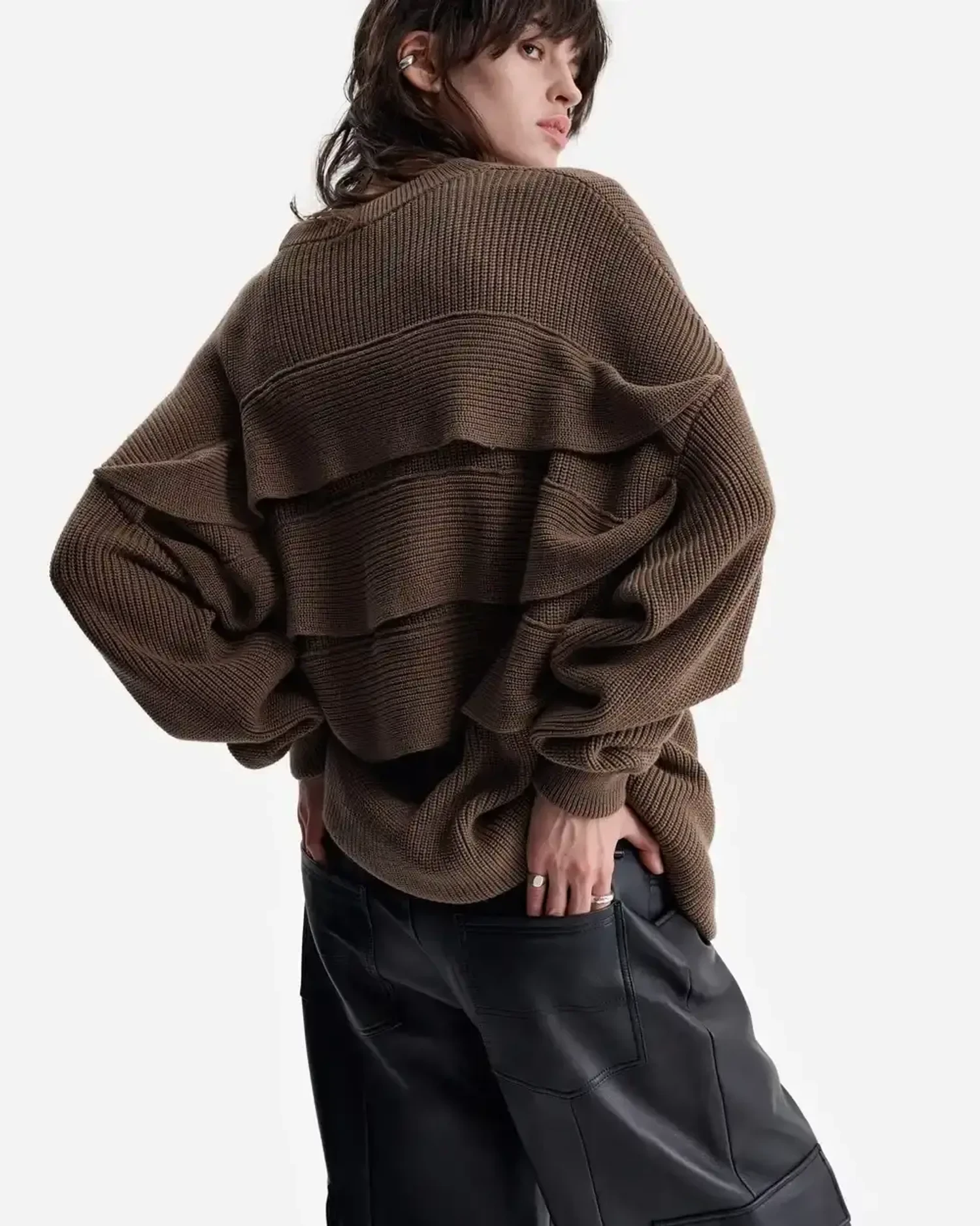 Свитер с воланами