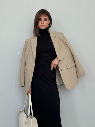 Бежевый объемный классический жакет